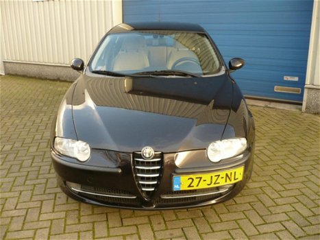 Alfa Romeo 147 - 1.6 T.Spark Distinctive - 1