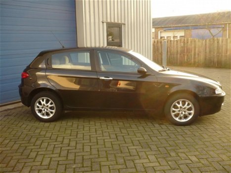 Alfa Romeo 147 - 1.6 T.Spark Distinctive - 1