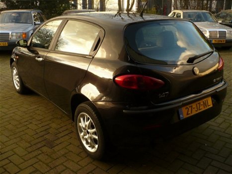 Alfa Romeo 147 - 1.6 T.Spark Distinctive - 1