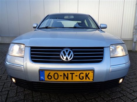 Volkswagen Passat - 2.0-20V Arctic Clima Cruise LMV - 1