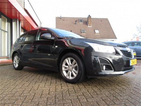 Chevrolet Cruze Station Wagon - 1.4T 140PK LTZ | 1e PART.EIGENAAR | CLIMA AIRCO | NAVIGATIE + CAMERA - 1