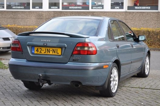 Volvo S40 - 2.0 T Dynamic AUTOMAAT AIRCO/CRUISE/LEDER/STOELVERW. NETJES - 1