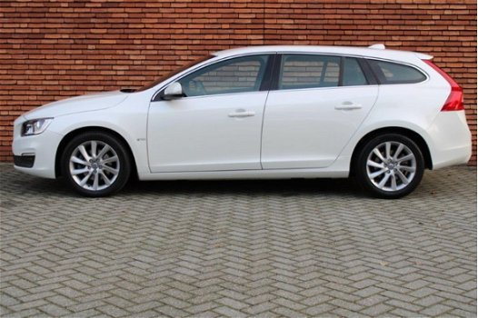 Volvo V60 - T3 Momentum 17'LMV/NAV/Stoelver - 1