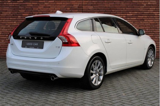 Volvo V60 - T3 Momentum 17'LMV/NAV/Stoelver - 1