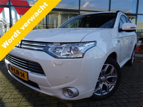 Mitsubishi Outlander - 2.0 PHEV Executive Edition *PRIJS IS INCL. BTW *4WD *NAVIGATIE *CRUISE CONTRO - 1