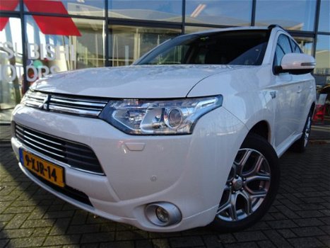 Mitsubishi Outlander - 2.0 PHEV Executive Edition *PRIJS IS INCL. BTW *4WD *NAVIGATIE *CRUISE CONTRO - 1