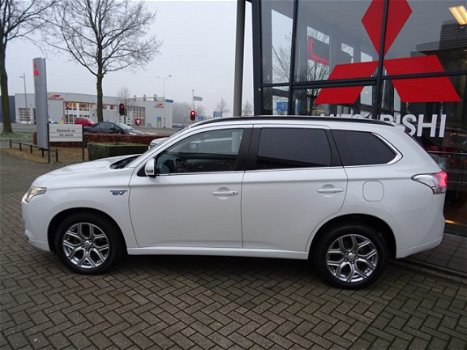 Mitsubishi Outlander - 2.0 PHEV Executive Edition *PRIJS IS INCL. BTW *4WD *NAVIGATIE *CRUISE CONTRO - 1