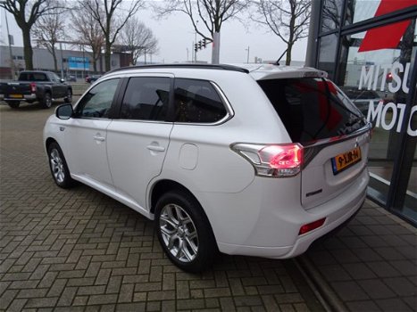 Mitsubishi Outlander - 2.0 PHEV Executive Edition *PRIJS IS INCL. BTW *4WD *NAVIGATIE *CRUISE CONTRO - 1