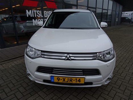 Mitsubishi Outlander - 2.0 PHEV Executive Edition *PRIJS IS INCL. BTW *4WD *NAVIGATIE *CRUISE CONTRO - 1