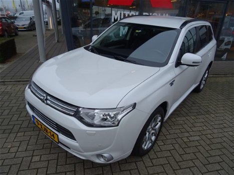 Mitsubishi Outlander - 2.0 PHEV Executive Edition *PRIJS IS INCL. BTW *4WD *NAVIGATIE *CRUISE CONTRO - 1