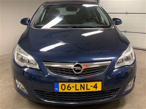 Opel Astra - 1.6i EDITION AUTOMAAT NAVI CRUISE AIRCO PDC - 1