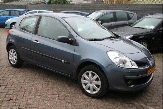 Renault Clio - 1.6 16v Privilege, Automaat, Climate control - 1