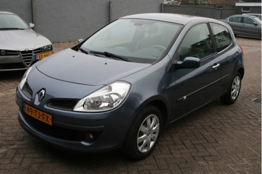 Renault Clio - 1.6 16v Privilege, Automaat, Climate control - 1