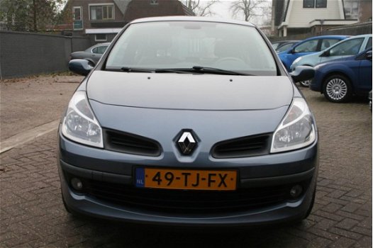 Renault Clio - 1.6 16v Privilege, Automaat, Climate control - 1