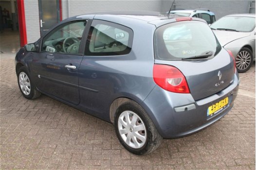 Renault Clio - 1.6 16v Privilege, Automaat, Climate control - 1