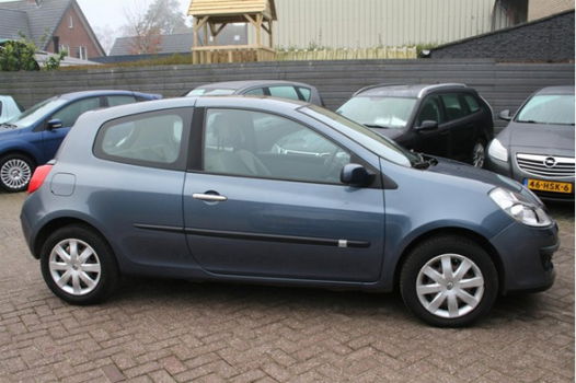 Renault Clio - 1.6 16v Privilege, Automaat, Climate control - 1