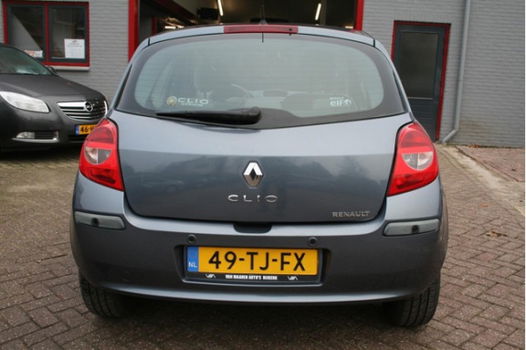 Renault Clio - 1.6 16v Privilege, Automaat, Climate control - 1