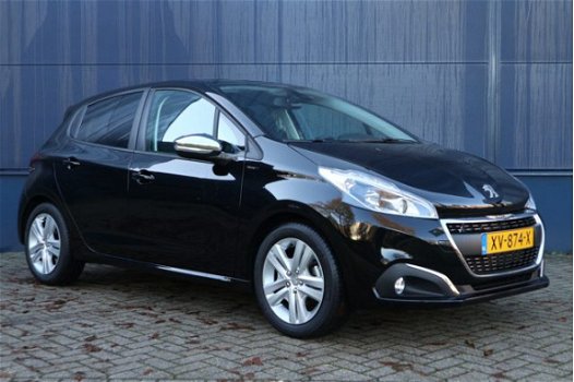 Peugeot 208 - 1.2 82 pk Signature / Navigatie / Parkeerhulp / Apple Car Play - 1