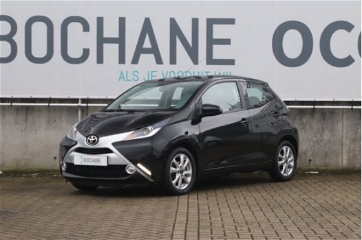 Toyota Aygo - 1.0 VVT-i x-play NAVIGATIE, ACHTERUITRIJCAMERA, AIRCO, 15