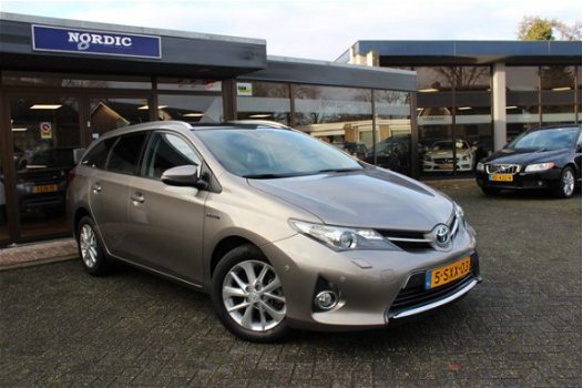 Toyota Auris Touring Sports - 1.8 HYBRID AUTOMAAT NAVI XENON PANORAMADAK - 1