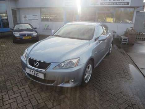 Lexus IS - 220d Business - 1