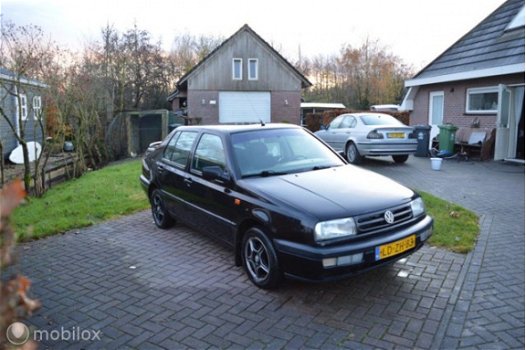 Volkswagen Vento - 1.6 GL - 1