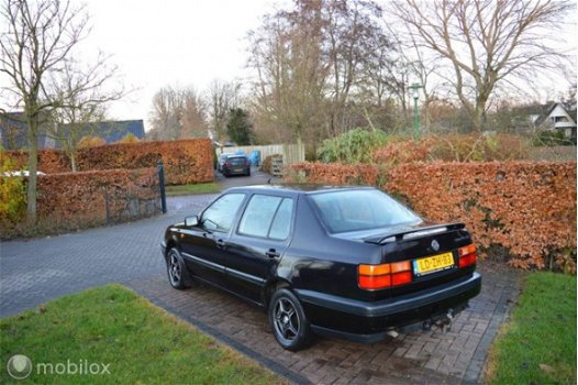 Volkswagen Vento - 1.6 GL - 1