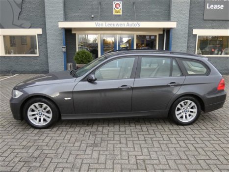 BMW 3-serie Touring - 318i Business Line - Leder - Navigatie - 1