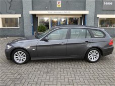 BMW 3-serie Touring - 318i Business Line - Leder - Navigatie