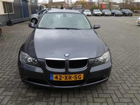 BMW 3-serie Touring - 318i Business Line - Leder - Navigatie - 1