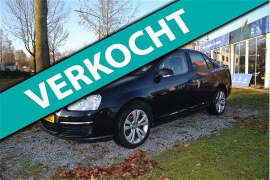 Volkswagen Jetta - 1.6 FSI Trendline - 1