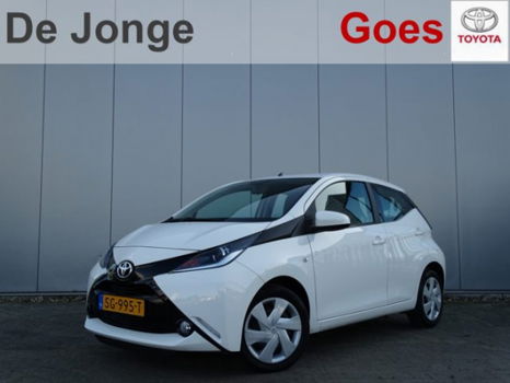 Toyota Aygo - 1.0 VVT-i x-nav 5-deurs | Navigatie | Parkeercamera | Airco | NL AUTO - 1