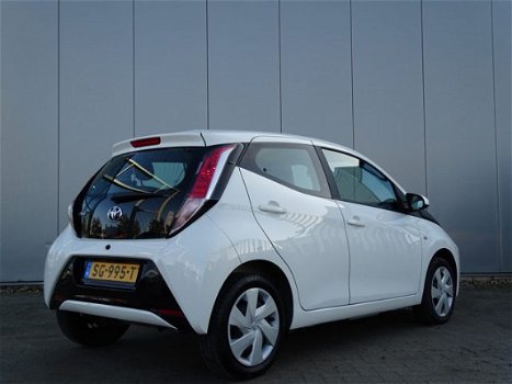 Toyota Aygo - 1.0 VVT-i x-nav 5-deurs | Navigatie | Parkeercamera | Airco | NL AUTO - 1