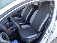 Toyota Aygo - 1.0 VVT-i x-nav 5-deurs | Navigatie | Parkeercamera | Airco | NL AUTO