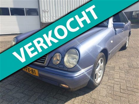 Mercedes-Benz E-klasse - 280 Avantgarde *INDIVIDUAL/Elegance/Leer/Airco/Dak/Xenon/Youngtimer V6 - 1