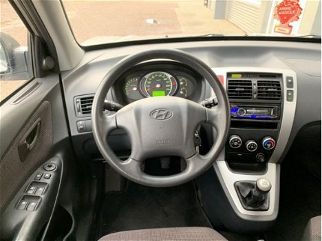 Hyundai Tucson - 2.0i Active airco, radio cd-speler, elektrische ramen, mistlampen voor - 1