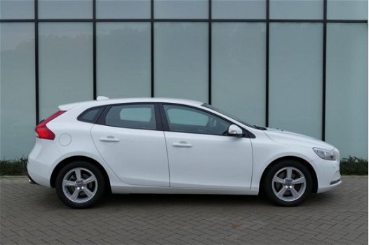 Volvo V40 - 1.6 T2 Momentum - 1