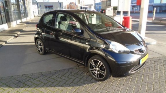 Toyota Aygo - 1.0-12V + - 1