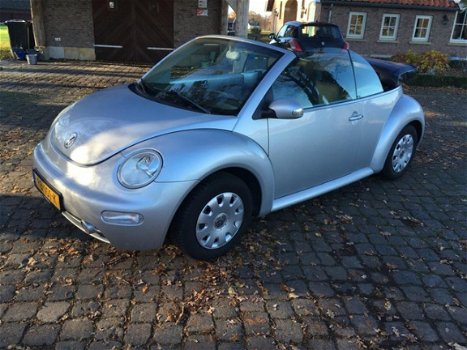 Volkswagen New Beetle Cabriolet - 2.0 Highline, incl. airco en stoelverwarming - 1