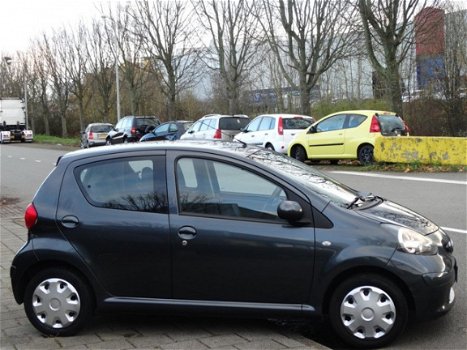 Toyota Aygo - 1.0-12V APK TM 6-2020 - AIRCO - ELEKTR RAMEN - 5 DEURS - ONDERHOUD AANWEZIG - 1