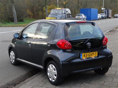 Toyota Aygo - 1.0-12V APK TM 6-2020 - AIRCO - ELEKTR RAMEN - 5 DEURS - ONDERHOUD AANWEZIG - 1