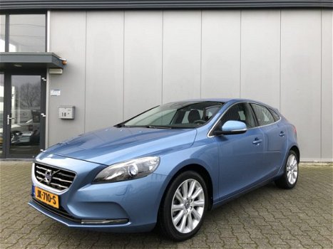 Volvo V40 - 2.0 T3 152PK Momentum NAVI | CLIMA | CRUISE | STOELVERWARMING | TREKHAAK - 1