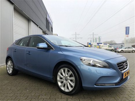 Volvo V40 - 2.0 T3 152PK Momentum NAVI | CLIMA | CRUISE | STOELVERWARMING | TREKHAAK - 1