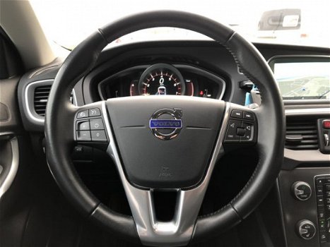 Volvo V40 - 2.0 T3 152PK Momentum NAVI | CLIMA | CRUISE | STOELVERWARMING | TREKHAAK - 1