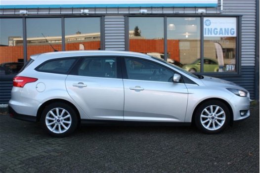 Ford Focus Wagon - 1.5 TDCI Titanium NAVI CLIMA CRUISE PDC 16''LM-VELGEN NETTE AUTO - 1