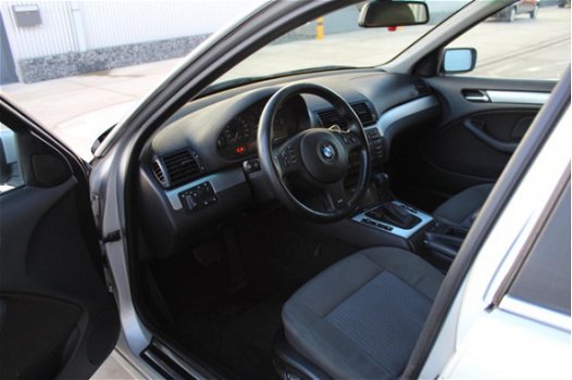 BMW 3-serie Touring - 320i M-pakket, Navigatie, Stoelverwarming, Trekhaak - 1