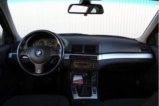 BMW 3-serie Touring - 320i M-pakket, Navigatie, Stoelverwarming, Trekhaak - 1