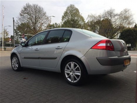 Renault Mégane - 1.6-16V Dynamique Luxe AUTOMAAT MOOI EN GOED - 1