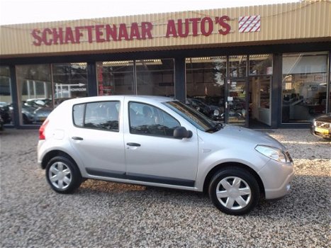 Dacia Sandero - 1.2 Aniversare met trekhaak zeer nette auto - 1