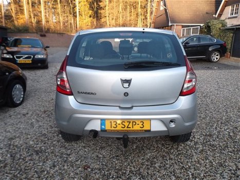 Dacia Sandero - 1.2 Aniversare met trekhaak zeer nette auto - 1